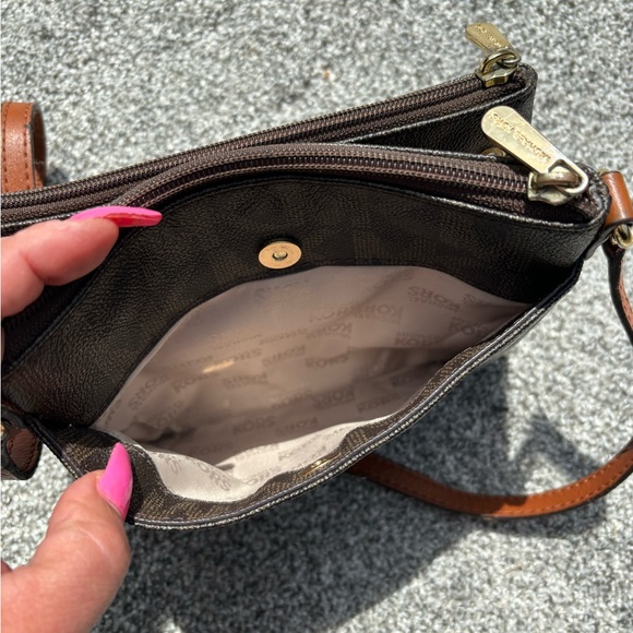 MICHAEL KORS Small Crossbody with Wallet section and card section - Picture 10 of 17
